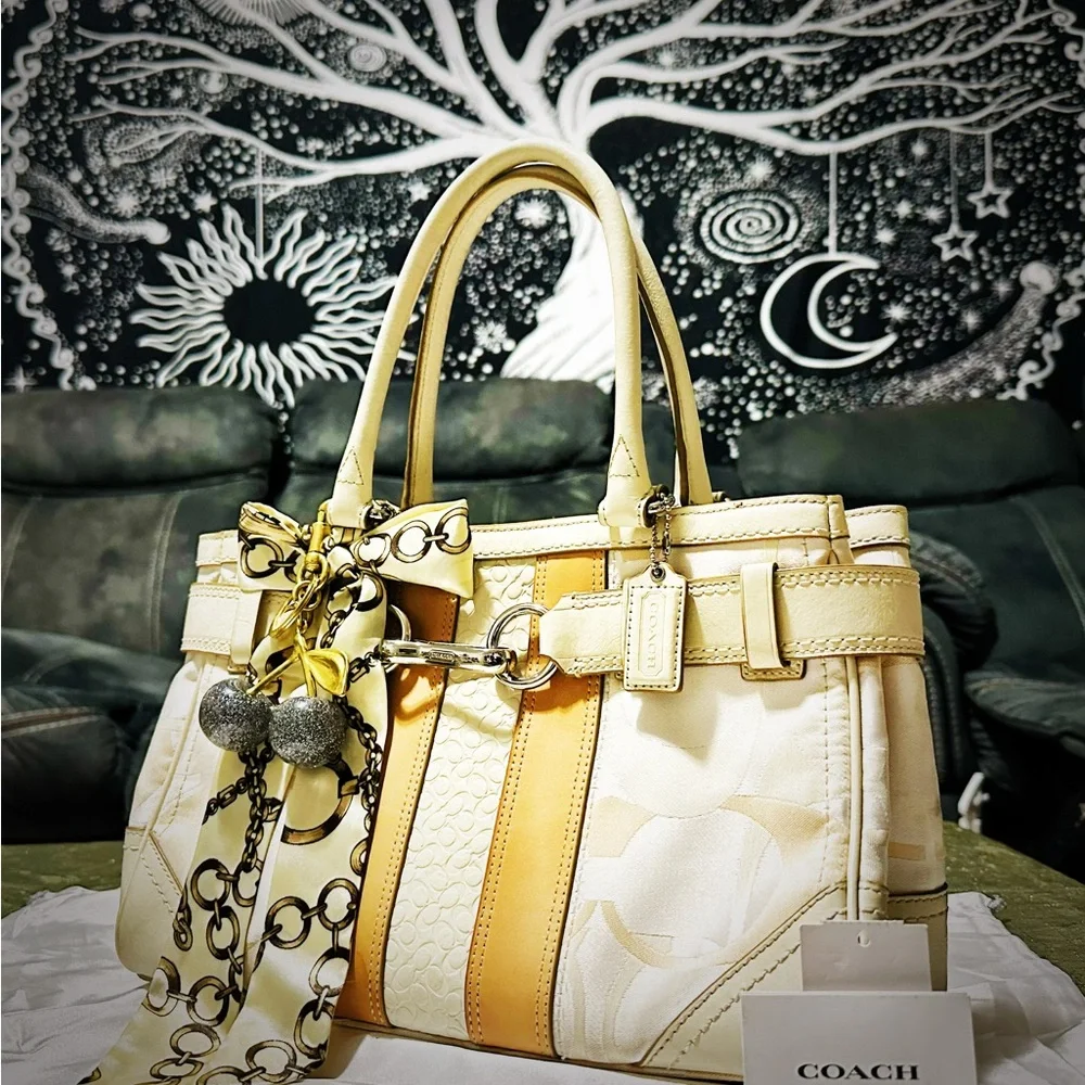 Vintage Coach soho shoulder bag Cream and Tan Women's tote Bag - Picture 8 of 17